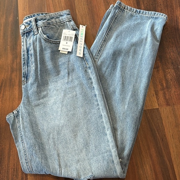 NWT Tinseltown Ripped Hi-Rise Straight Leg Distressed Darling Wash Jeans Size 9 - Picture 9 of 12